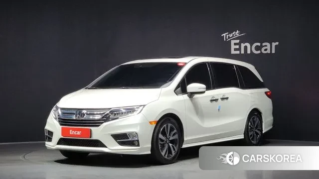 Honda Odyssey 2018 Белый из Кореи