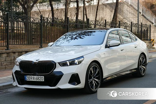 BMW 5 Series (G60) 2023 Белый из Кореи