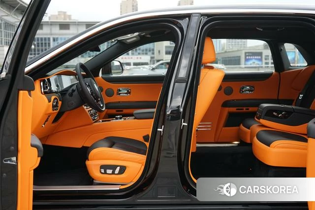 Rolls-Royce Gust 2023 Черный из Китая