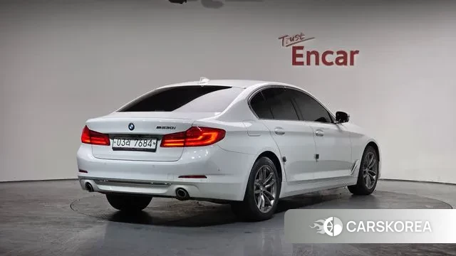 BMW 5 Series (G30) 2019 Белый из Кореи