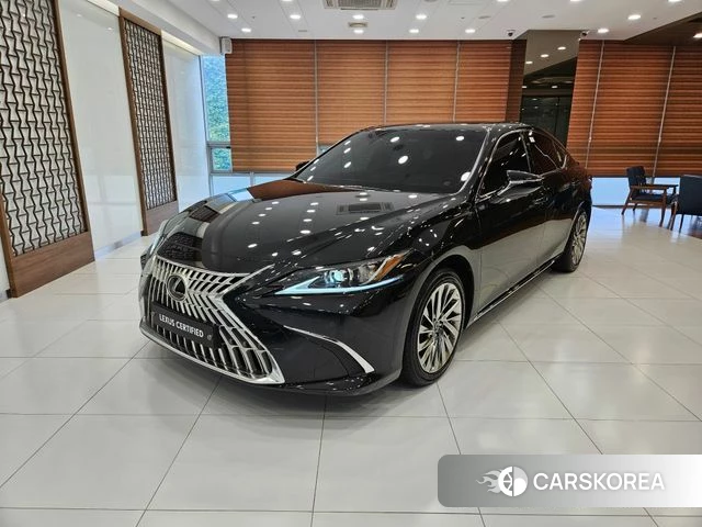Lexus ES300h 7th generation 2025 Черный из Кореи