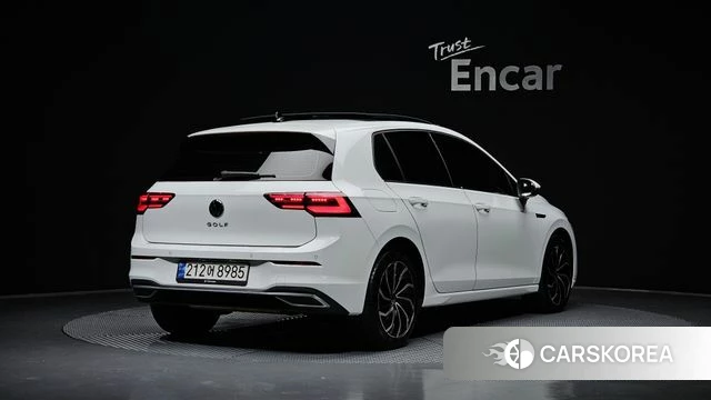 Volkswagen Golf 8th Generation 2022 Белый из Кореи