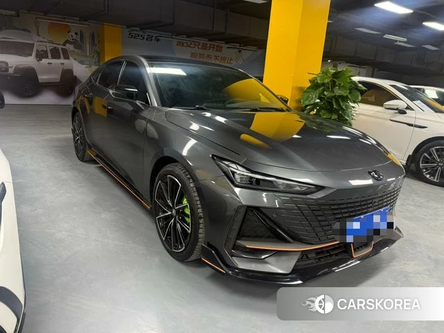 Chang'an UNI-V 2023 Темно-серый из Китая