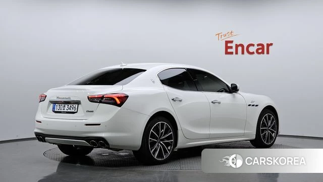 Maserati Ghibli 2023 Белый из Кореи