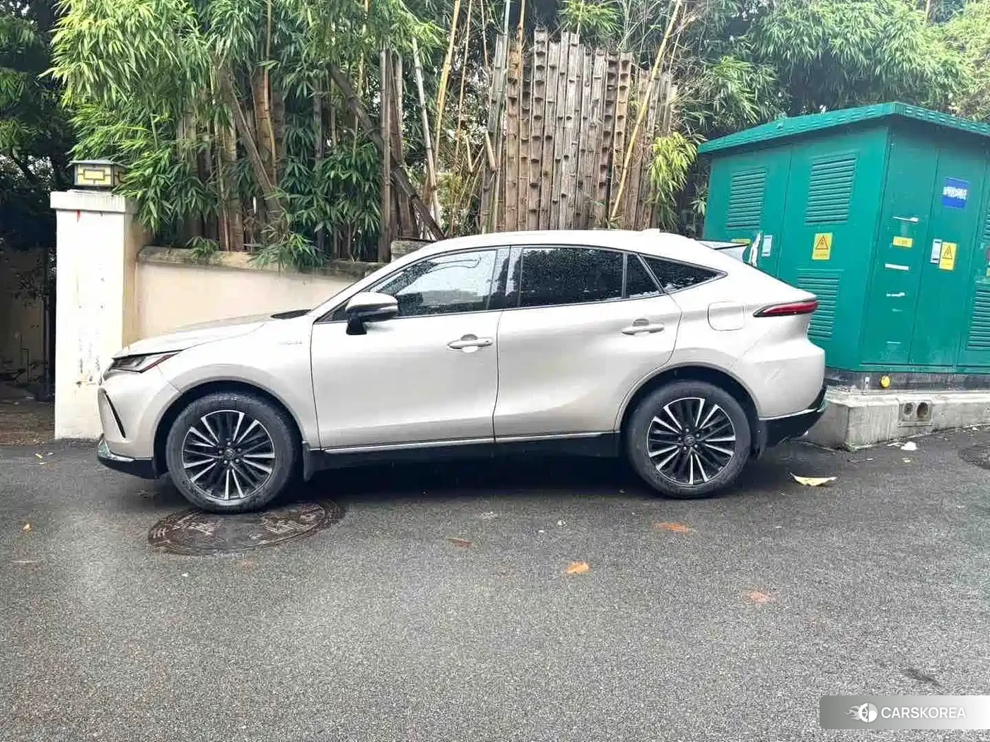 Toyota Venza 2022 Silver/gray из Китая