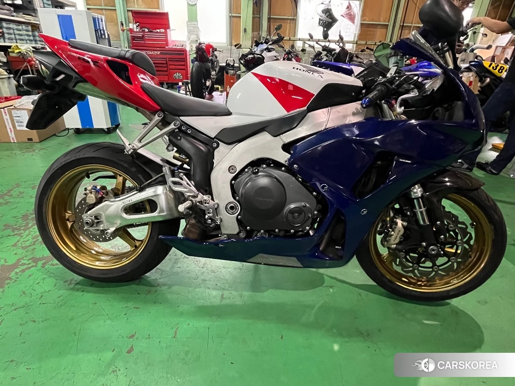 Проданный Honda CBR1000RR 2010 из Японии, фото 2