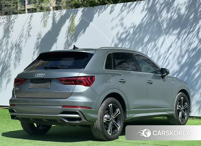 Audi Q3 2023 Темно-серый из Китая