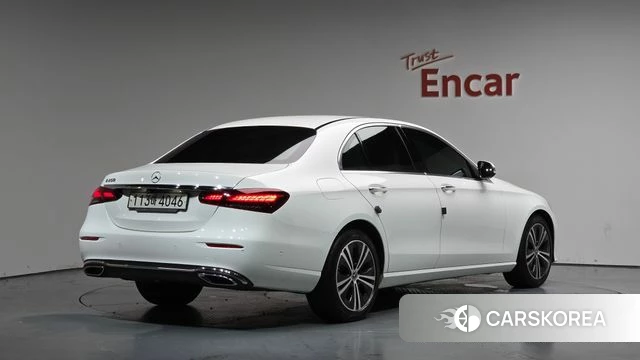 Mercedes-Benz E-Class W213 2021 Белый из Кореи