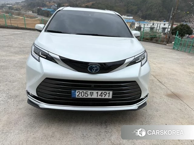 Toyota Sienna 4th Generation 2023 Белый из Кореи