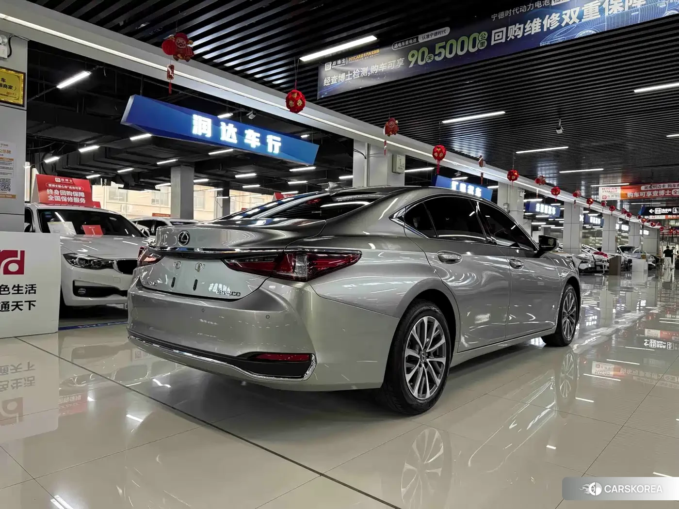 Lexus ES 2023 Champagne/brown из Китая