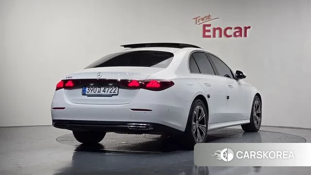 Mercedes-Benz E-Class W214 2024 Белый из Кореи