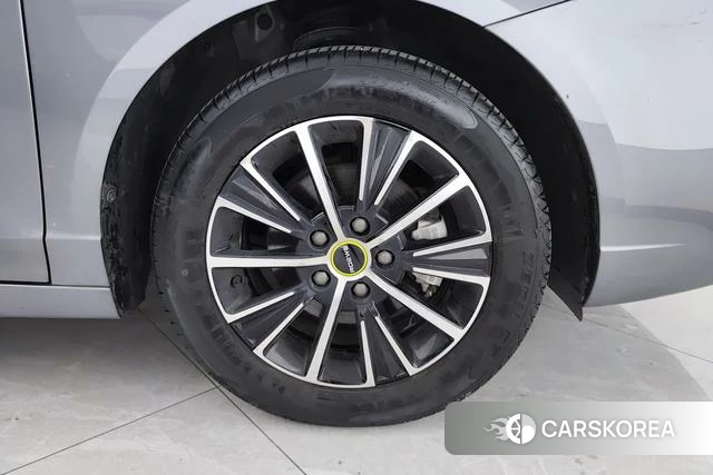 Roewe i5 2023 Темно-серый из Китая