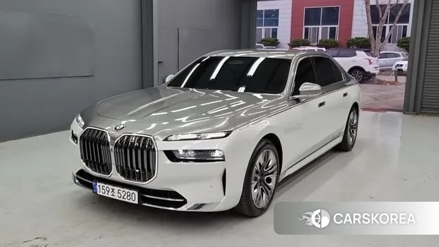 BMW 7 Series (G11) 2023 Белый из Кореи