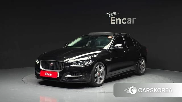 Jaguar XE 2019 Черный из Кореи