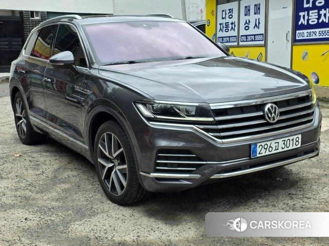 Volkswagen Touareg 3rd generation 2020 Серый из Кореи