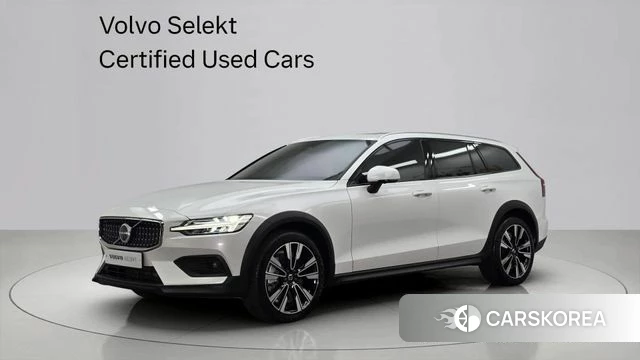 Volvo V60 Cross-Country 2nd Generation 2025 Белый из Кореи