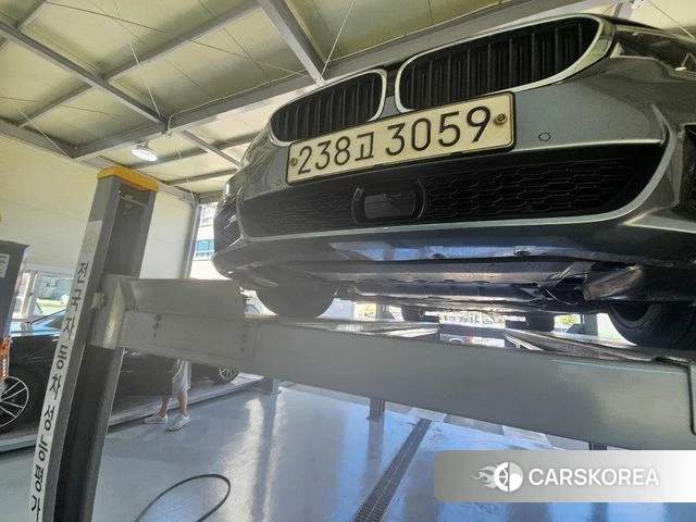 BMW 5 Series (G30) 2020 Серебристо-серый из Кореи