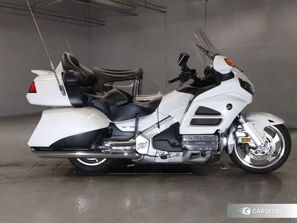 Проданный Honda GL1800 SIDE-CAR 2011 из Японии