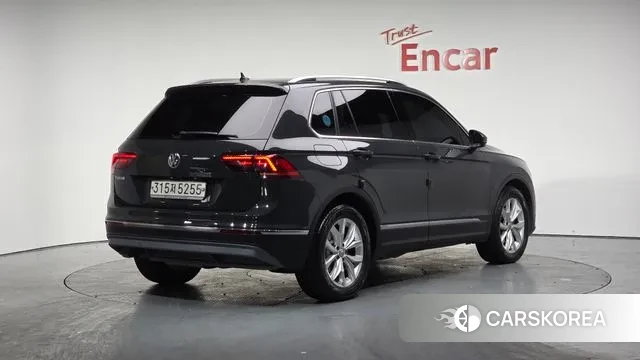 Volkswagen Tiguan second Generation 2020 Серый из Кореи