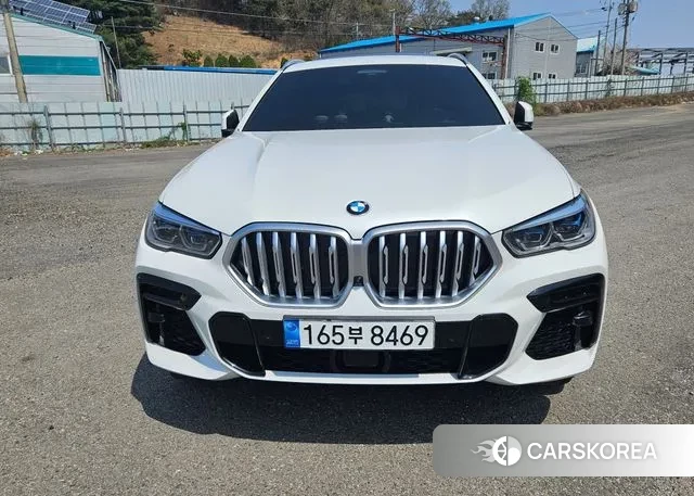 BMW X6 (G06) 2022 Жемчужный цвет из Кореи