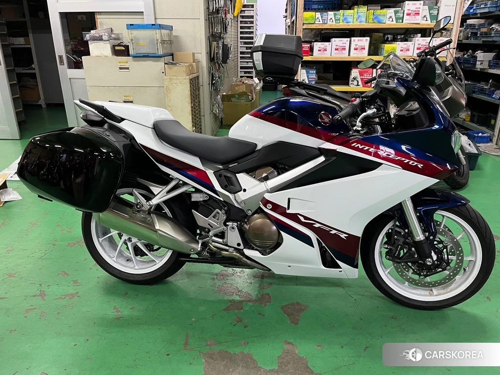 Проданный Honda VFR800F 2022 из Японии