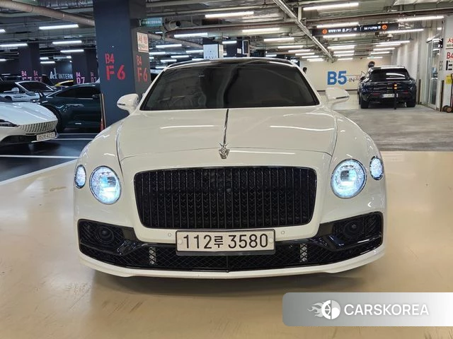 Bentley Flying Spur 3rd Generation 2022 Белый из Кореи