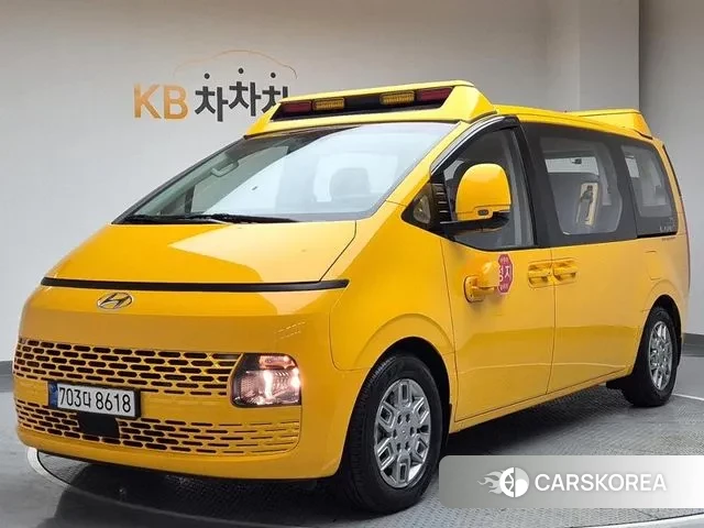 Hyundai Staria 2023 Желтый из Кореи