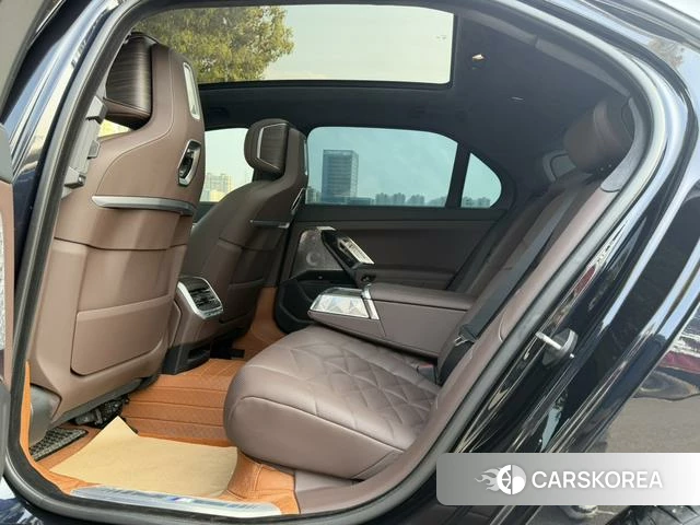 BMW 7 series 2023 Черный из Китая