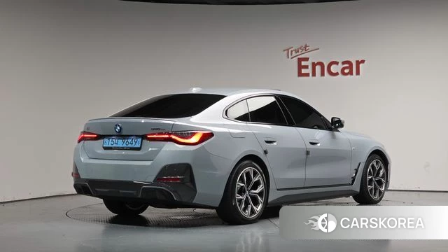 BMW i4 2023 Небесно-голубой из Кореи