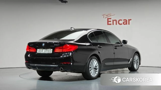 BMW 5 Series (G30) 2019 Черный из Кореи