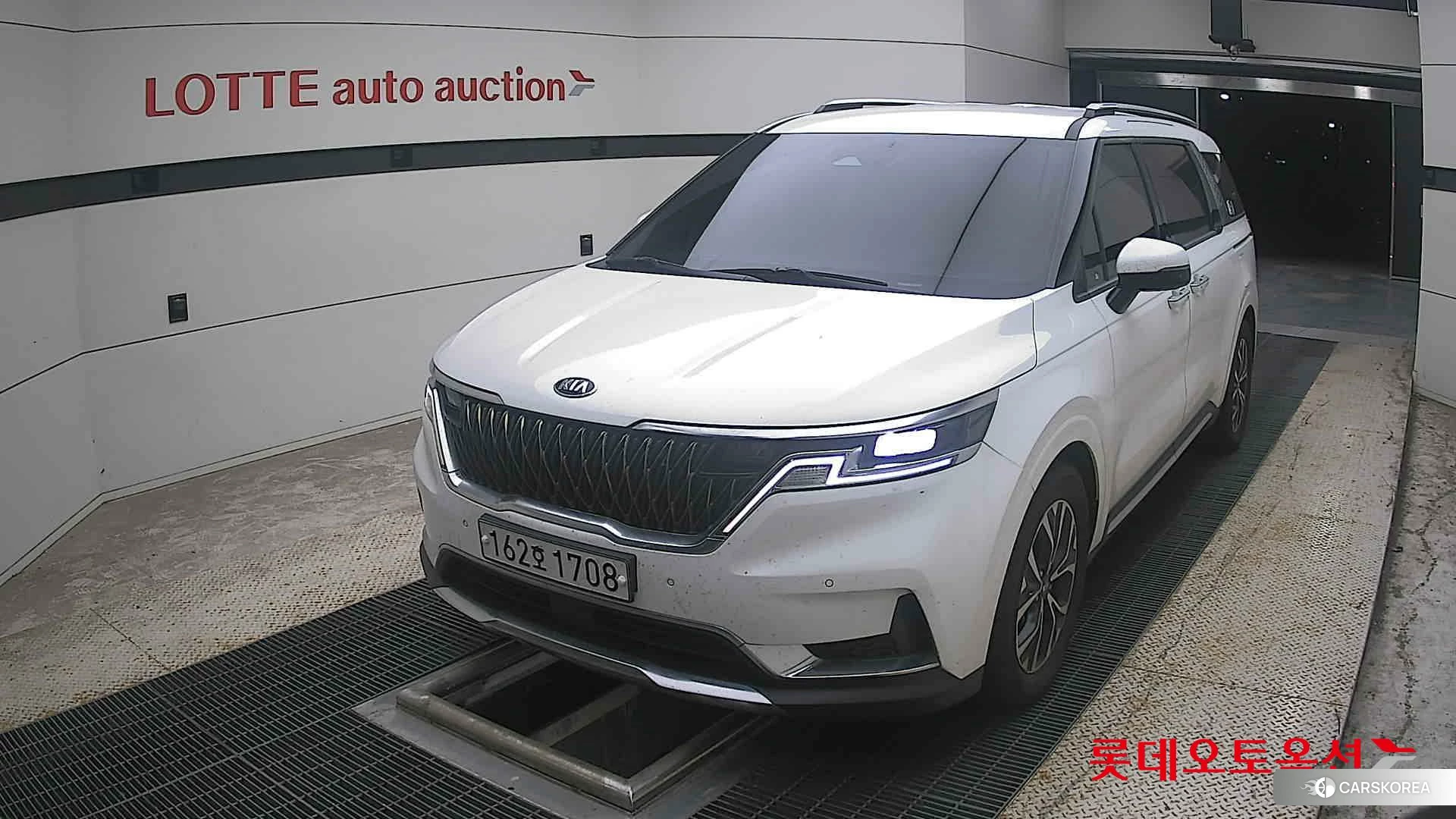Kia Carnival 2021 Snow White Pearl (optional) из Кореи
