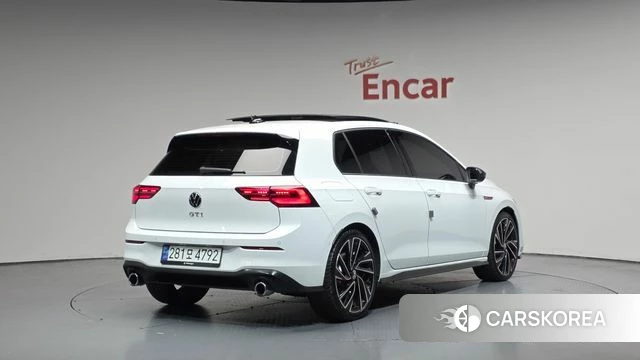 Volkswagen Golf 8th Generation 2024 Белый из Кореи