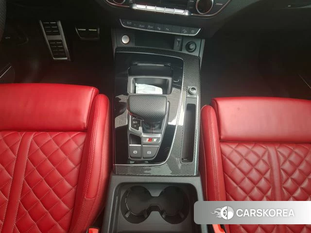 Audi SQ5 2023 Темно-серый из Китая