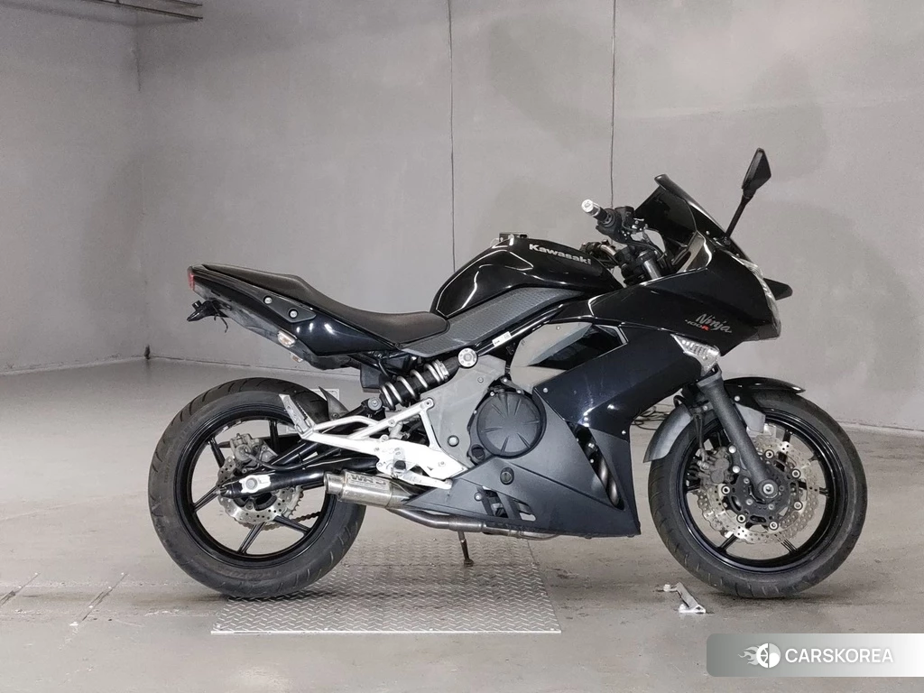 Проданный Kawasaki NINJA 400R 2010 из Японии, фото 2