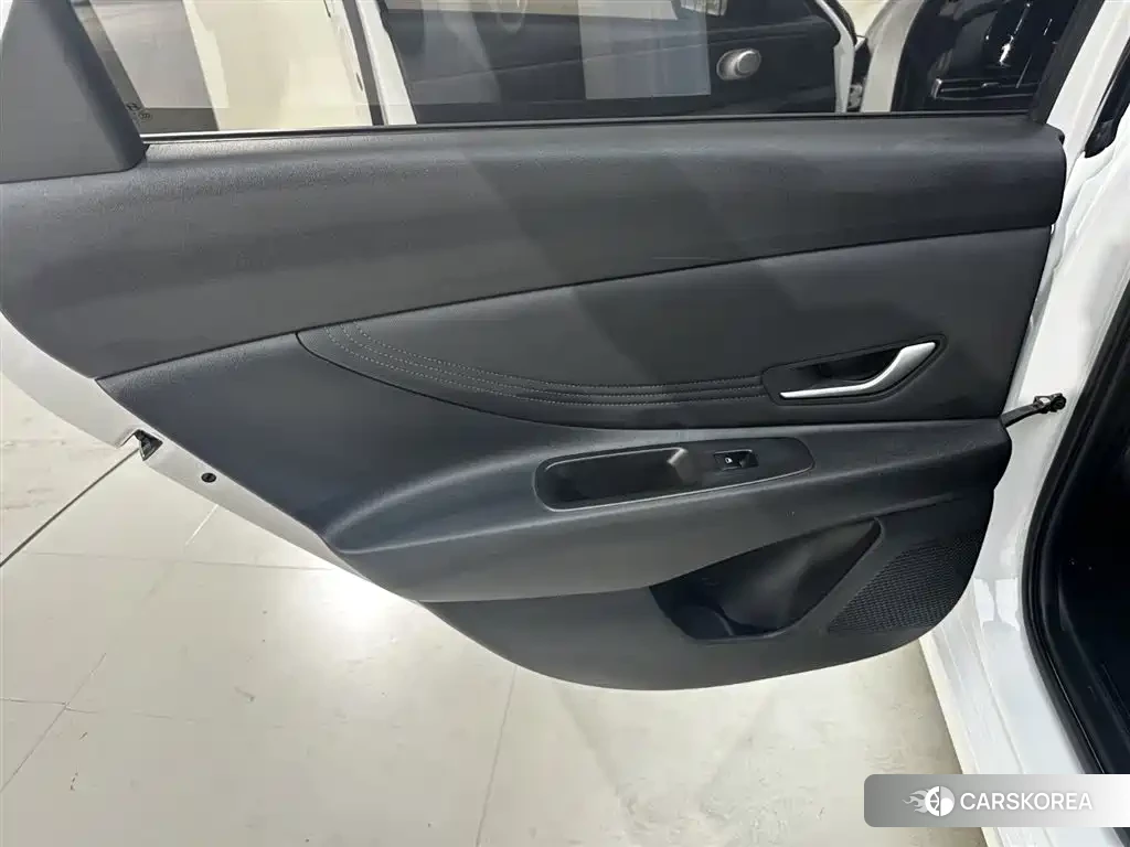 Hyundai Elantra 2023 Белый из Китая
