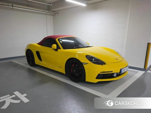 Porsche 718 Boxster 2019 Желтый из Кореи