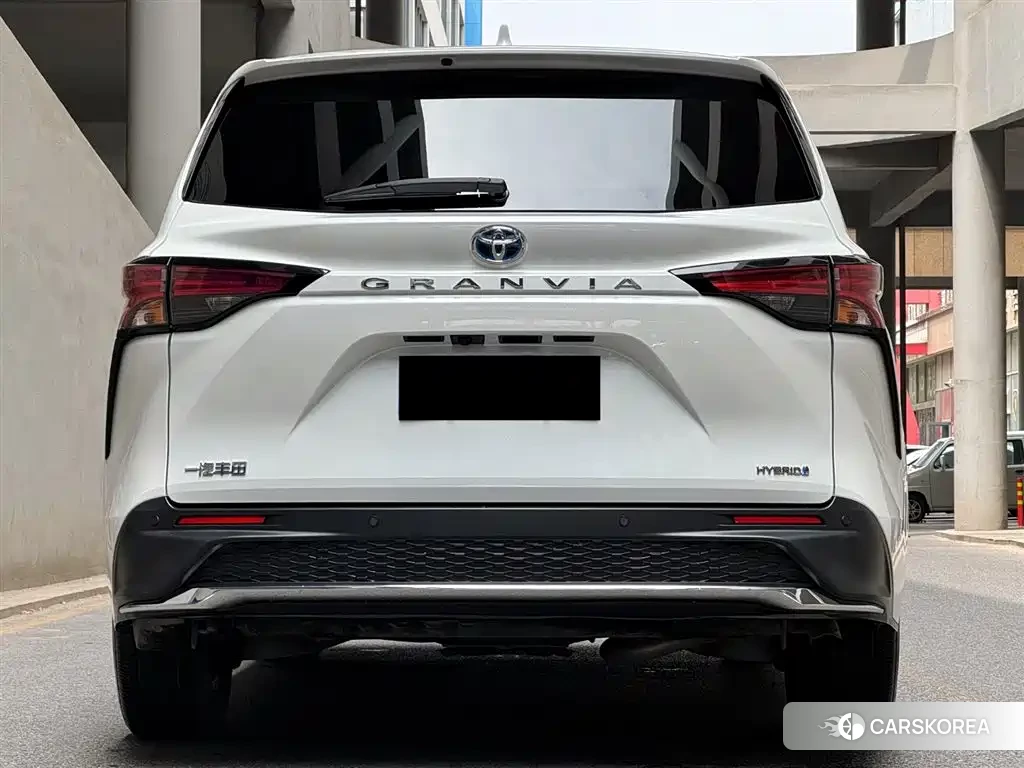 Toyota Granvia 2023 Белый из Китая