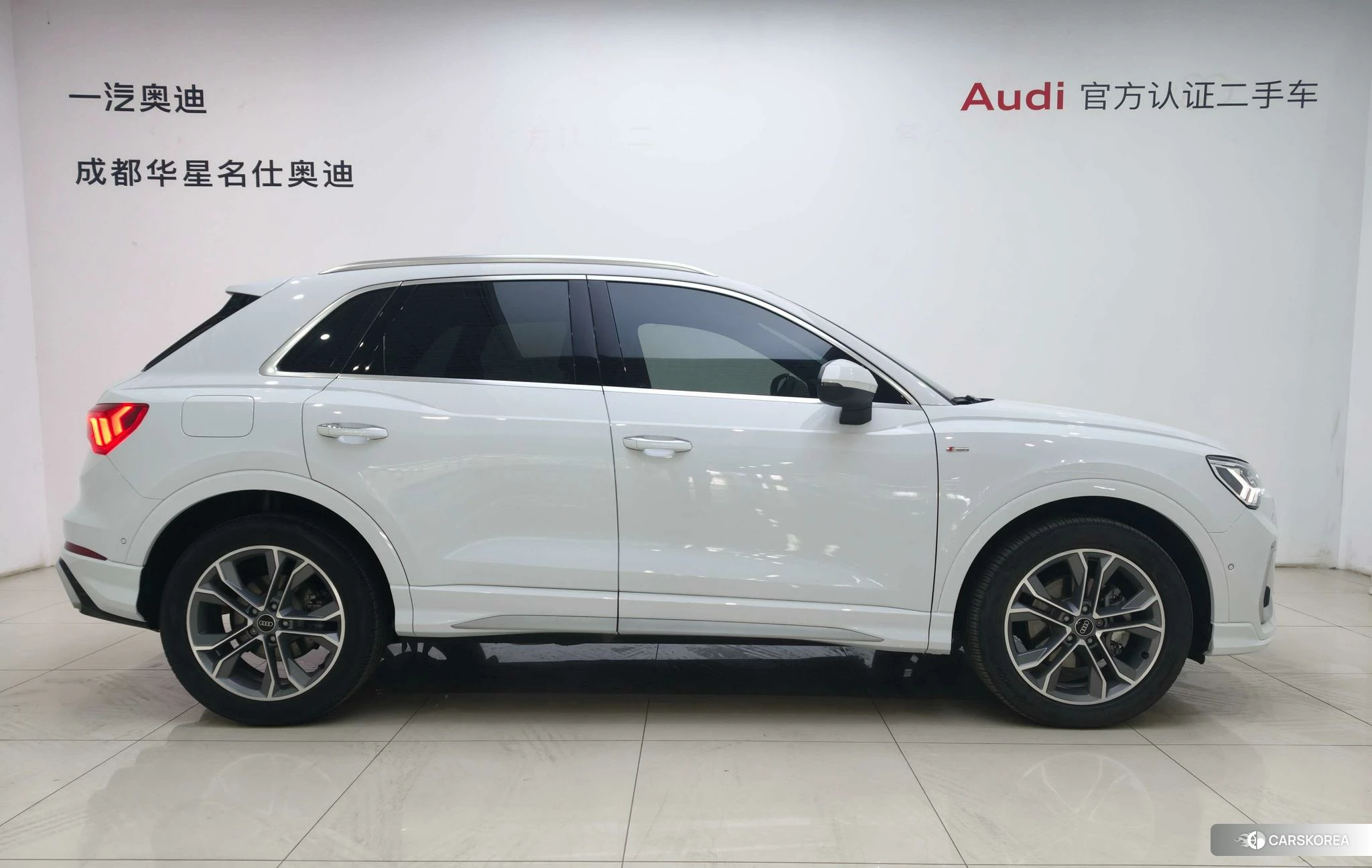Audi Q3 2023 Белый из Китая