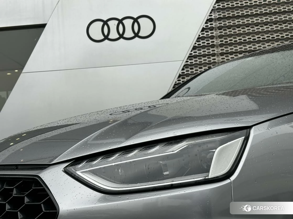 Audi A4L 2020 Серебристо-серый из Китая