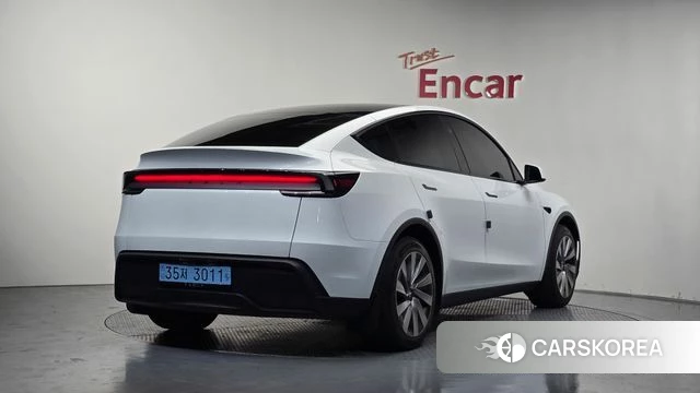 Tesla Model Y 2025 Белый из Кореи