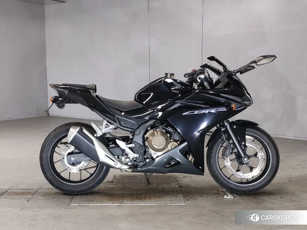 Проданный Honda CBR400R 2017 из Японии