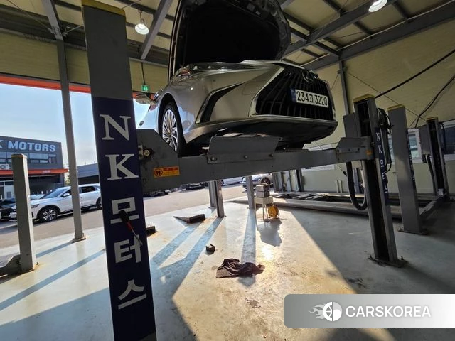 Lexus ES300h 7th generation 2023 Серебристо-серый из Кореи