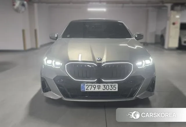 BMW 5 Series (G60) 2025 Песочный из Кореи