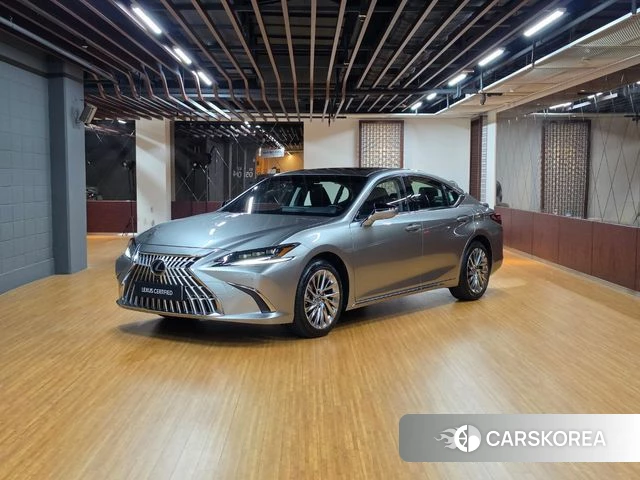 Lexus ES300h 7th generation 2025 Песочный из Кореи