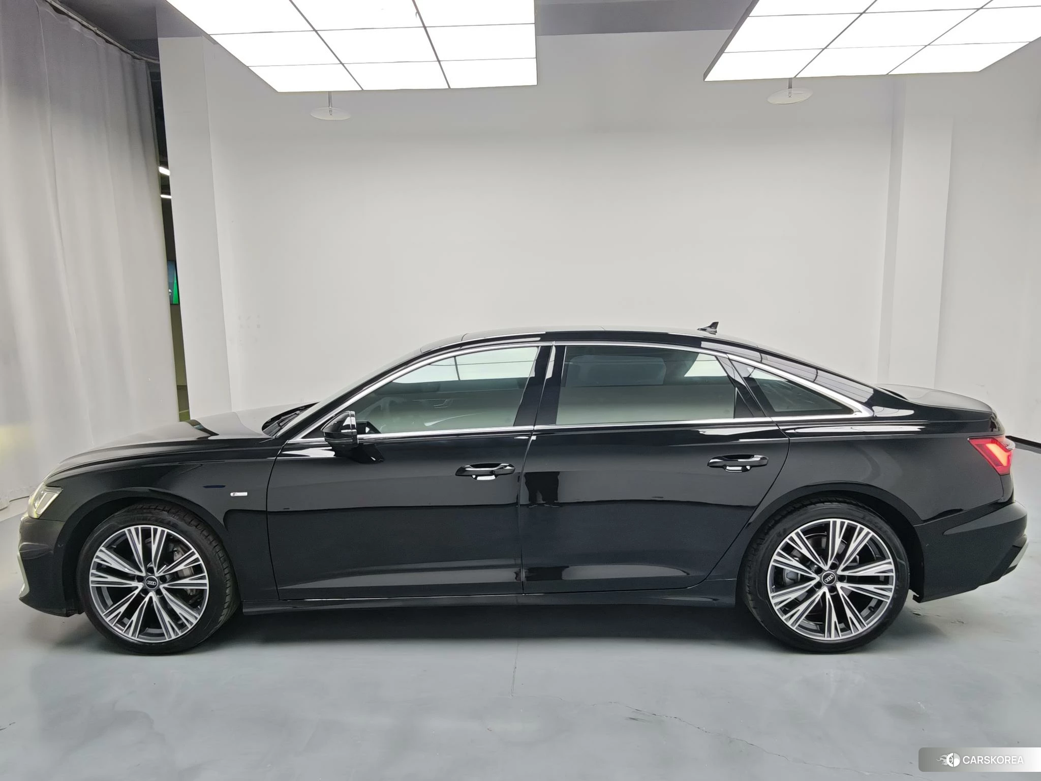 Audi A6L 2023 Черный из Китая