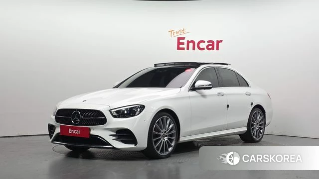 Mercedes-Benz E-Class W213 2021 Белый из Кореи