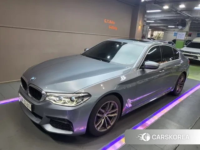 BMW 5 Series (G30) 2018 Серебристо-серый из Кореи