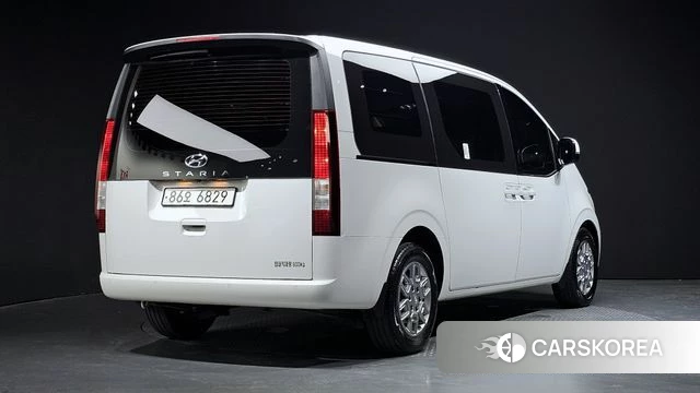 Hyundai Staria 2021 Белый из Кореи