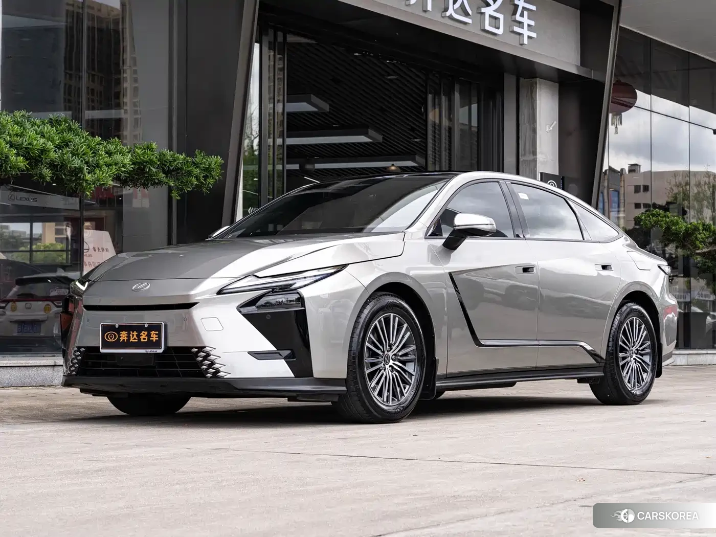 Lexus ES 2026 Silver/gray из Китая