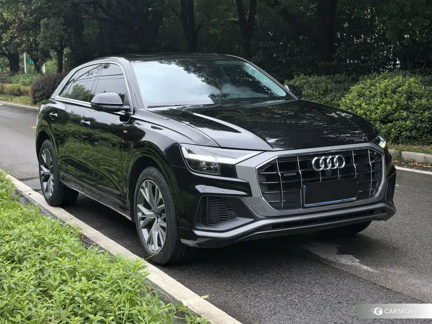Audi Q8 2021 Черный из Китая